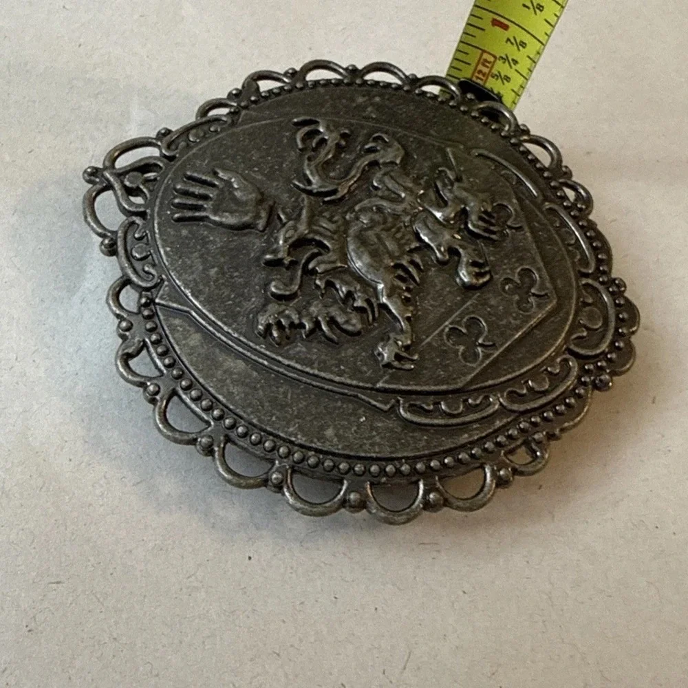 Twilight Saga Cullen Family Crest Belt Buckle Summit Entertainment Pewter Tone